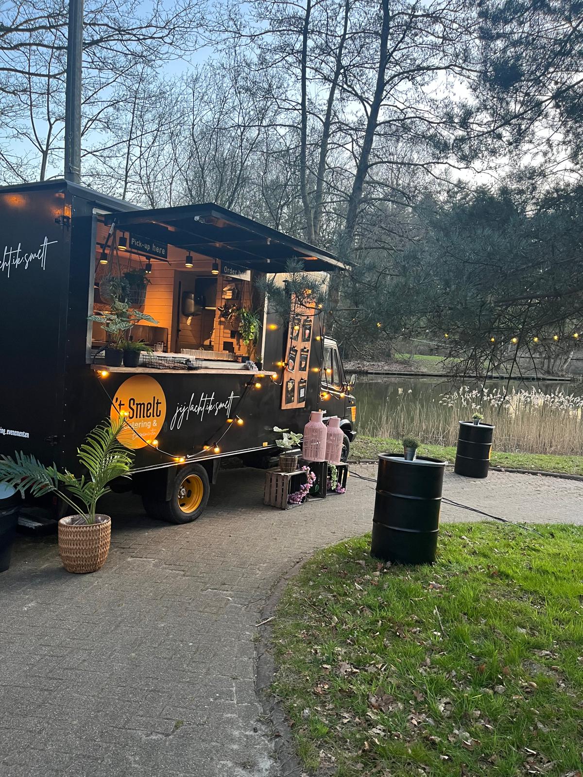 't Smelt Mercedes foodtruck op locatie