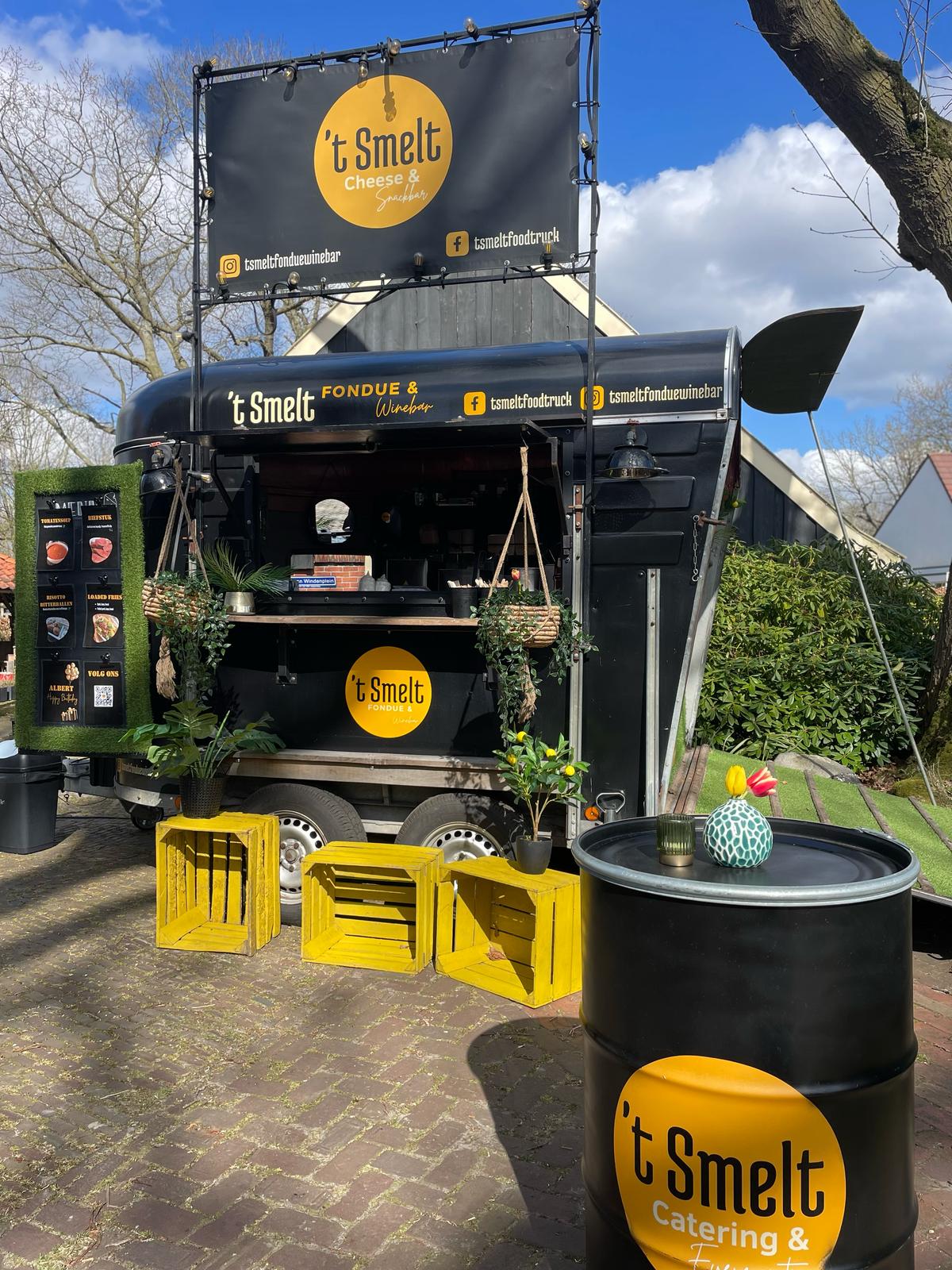 't Smelt foodtruck in omgebouwde trailer